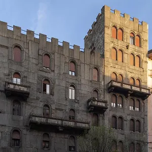 Appartamento Interno In Un Castello Storico In Centro, Milano